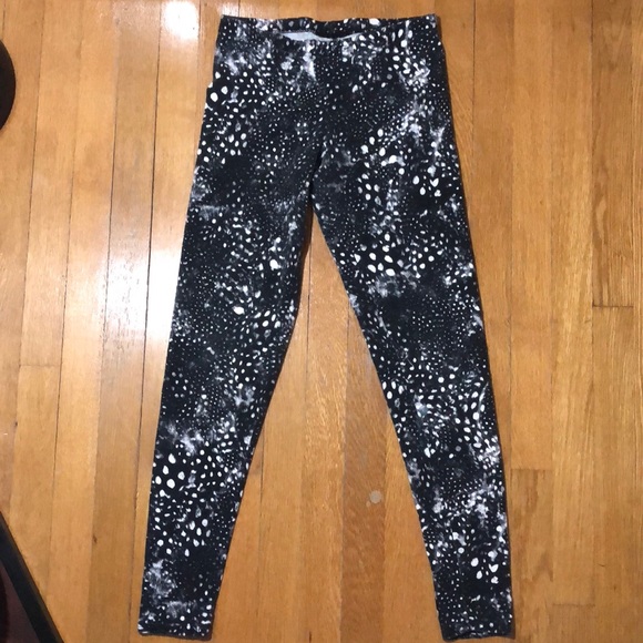 Black and White Patterned Leggings - Picture 2 of 7